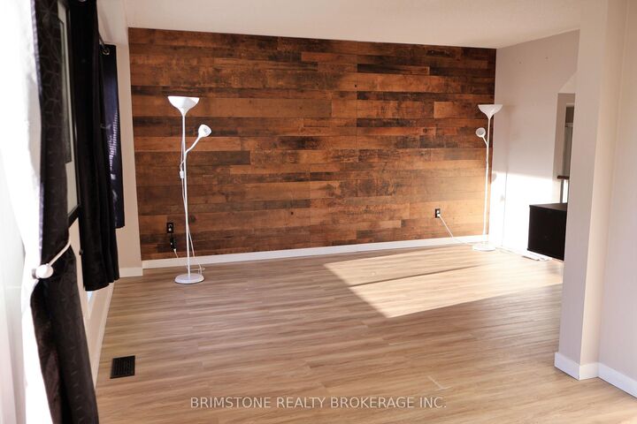 Property Photo: 204 Pickett Crescent ON L4N 8B1