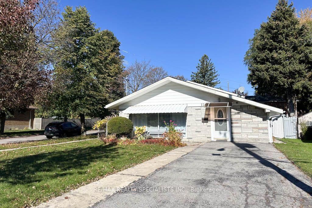 Property Photo:  124 Roebuck Drive  ON M1K 2H8 