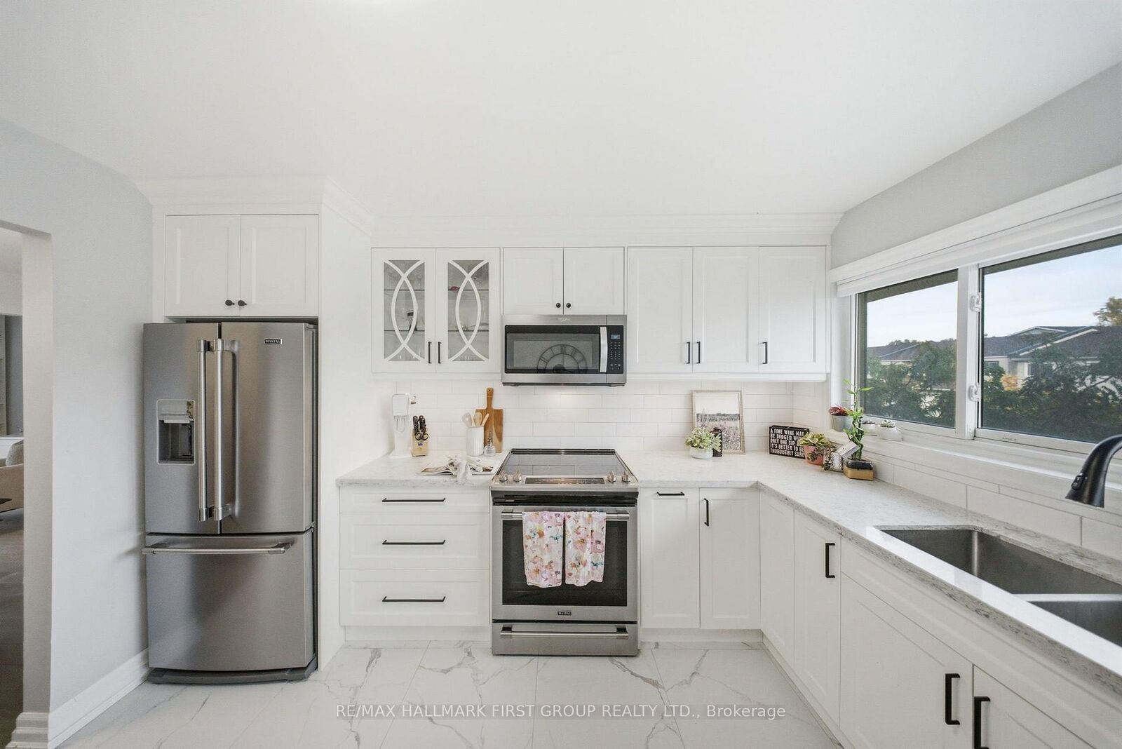 Property Photo: 1958 Rosefield Road 16 ON L1V 3A9