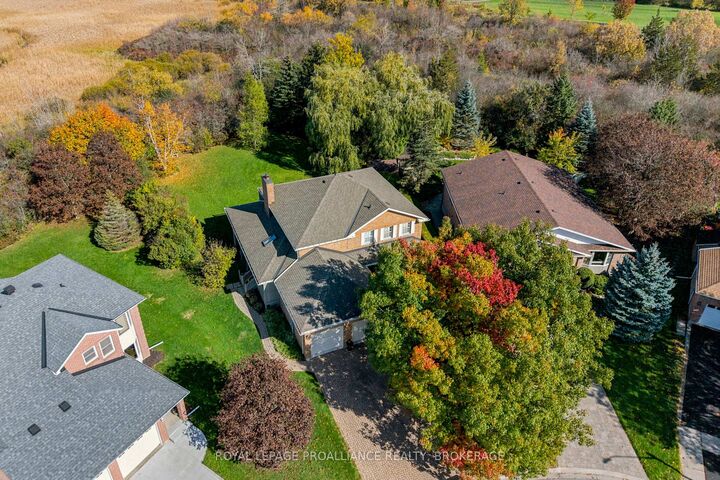 Property Photo:  702 Parkside Crescent  ON K7M 8A7 