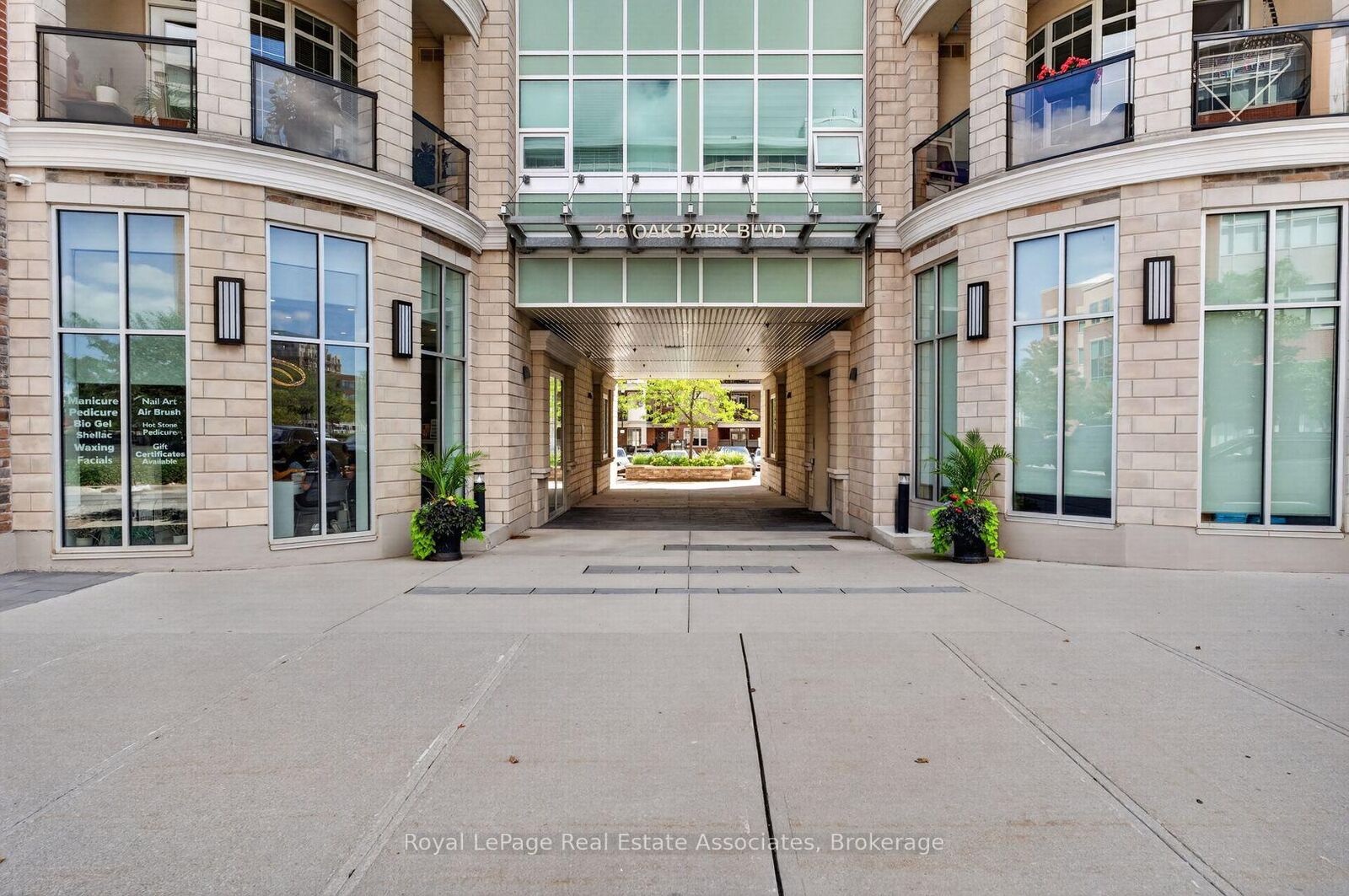 Property Photo: 216 Oak Park Boulevard 214 ON L6H 7S8