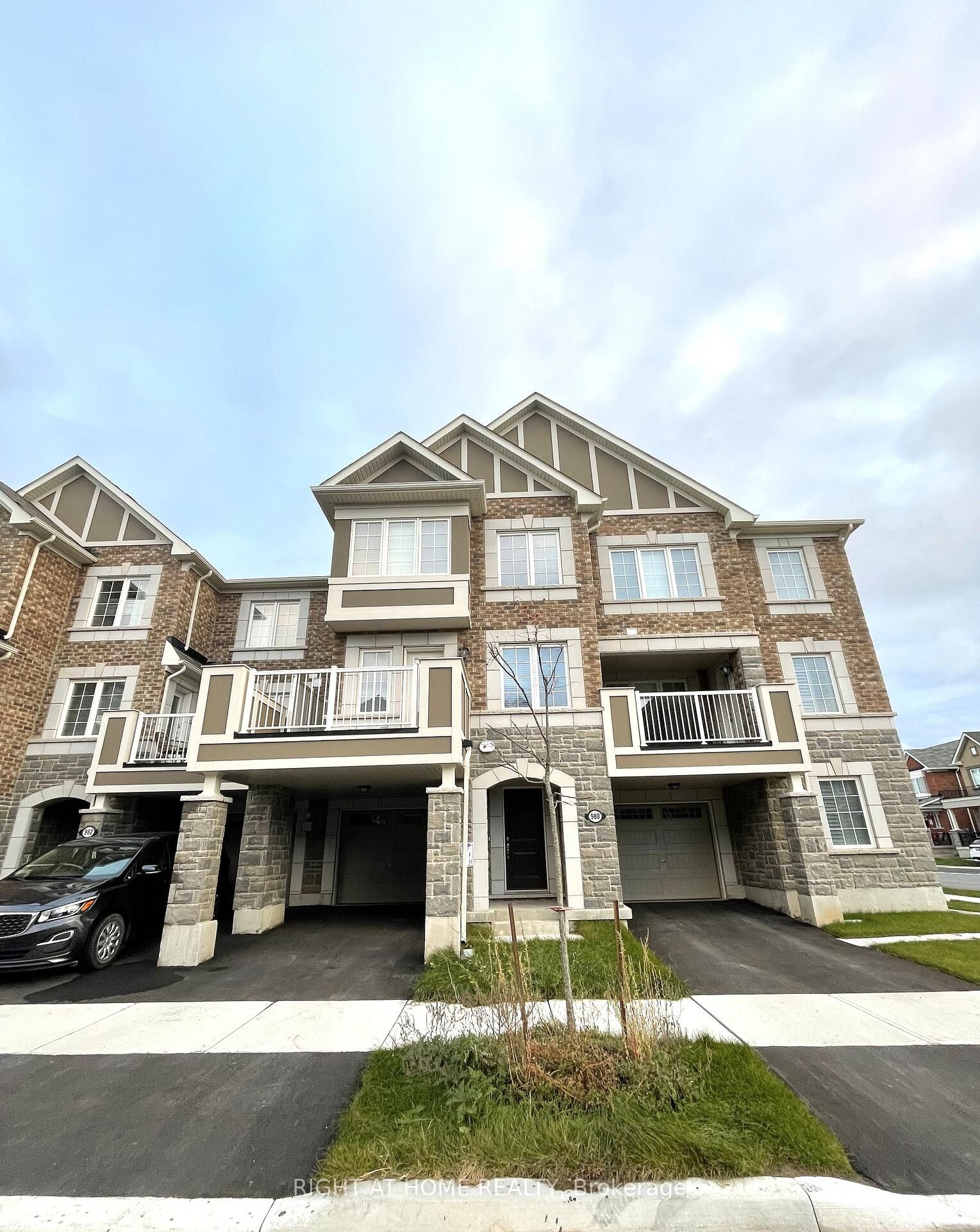 Property Photo:  980 Alder Gate  ON L9E 1R6 