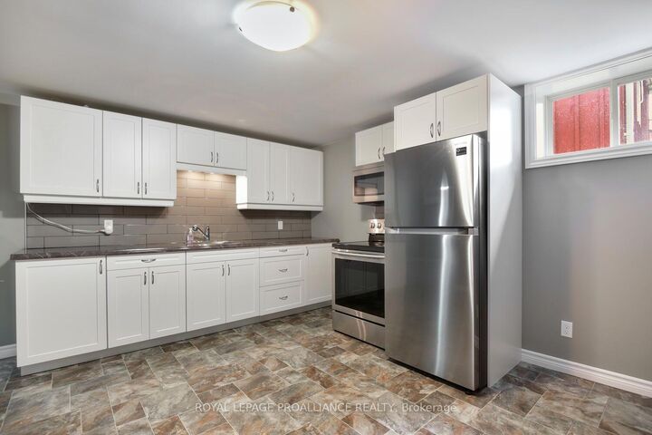 Property Photo:  3 Geneva Court  ON K6V 1M7 