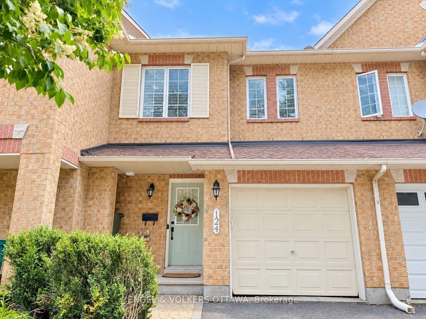Property Photo:  124 Landover Crescent  ON K2M 2W2 