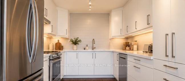Property Photo:  190 St George Street 803  ON M5R 2N4 