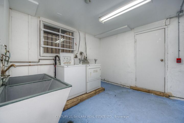 Property Photo:  75 Highland Road E 2  ON N2M 3V8 