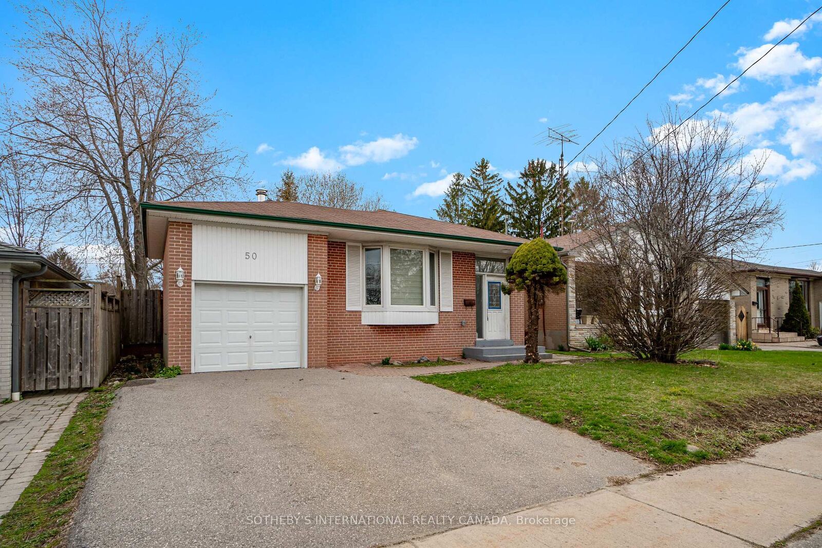 Property Photo:  50 Ravenview Drive  ON M1E 3M1 