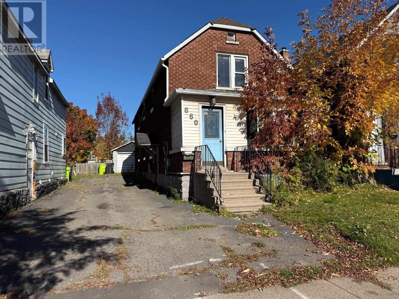 Property Photo:  660 Queen St  ON P6A 1A9 