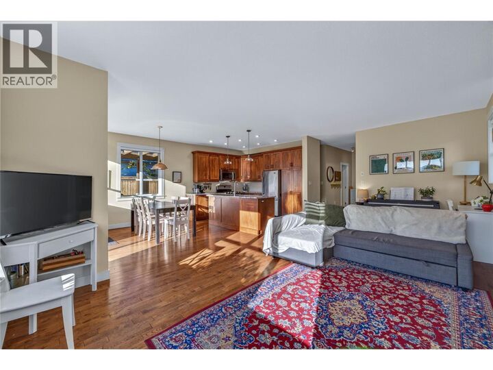 Property Photo:  644 Victoria Drive 101  BC V2A 5N6 