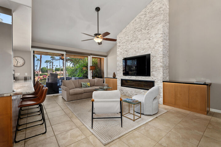 Property Photo: 272 Tolosa Circle CA 92260