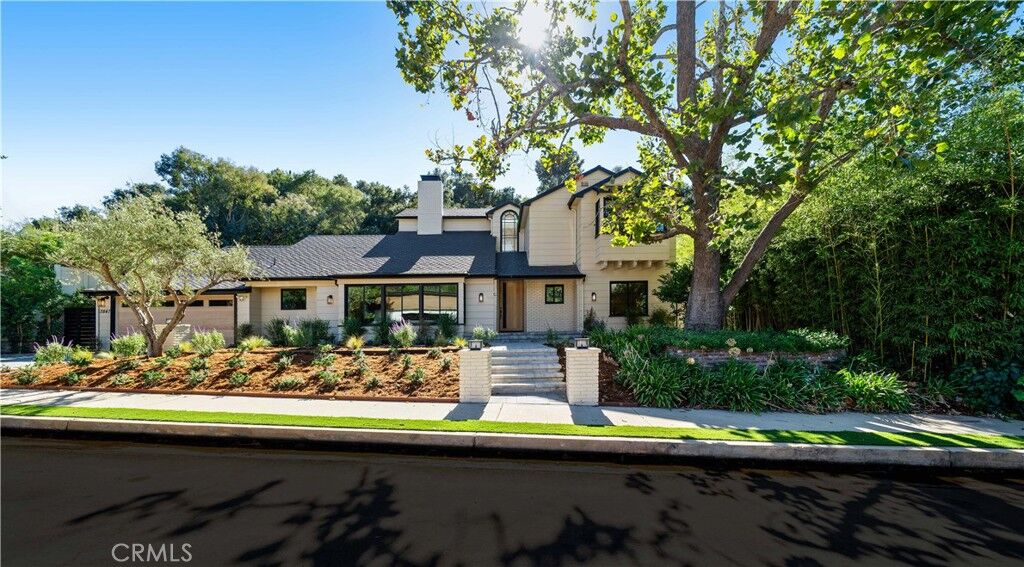 Property Photo: 3847 Royal Woods Drive CA 91403