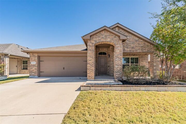 Property Photo: 9316 Herringbone Drive TX 76131