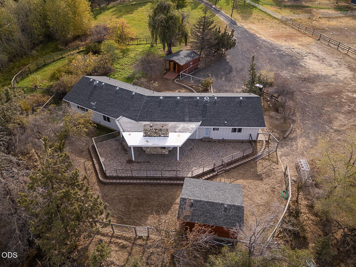 Property Photo: 3915 NW 21st Street OR 97756