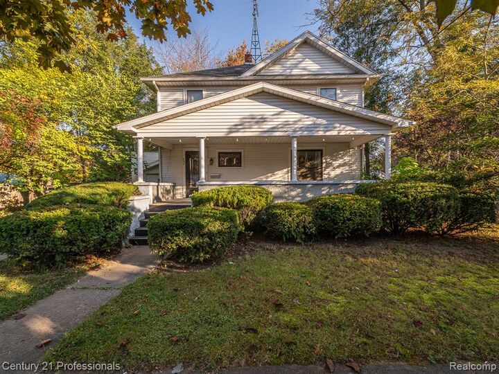 Property Photo:  262 E River Street  MI 49238 
