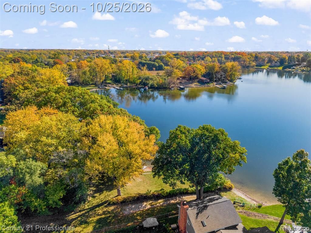 Property Photo: 2321 Marwood Drive MI 48328