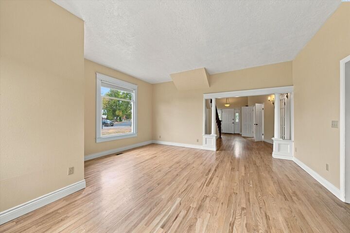 Property Photo: 831 Guernsey St WA 99350