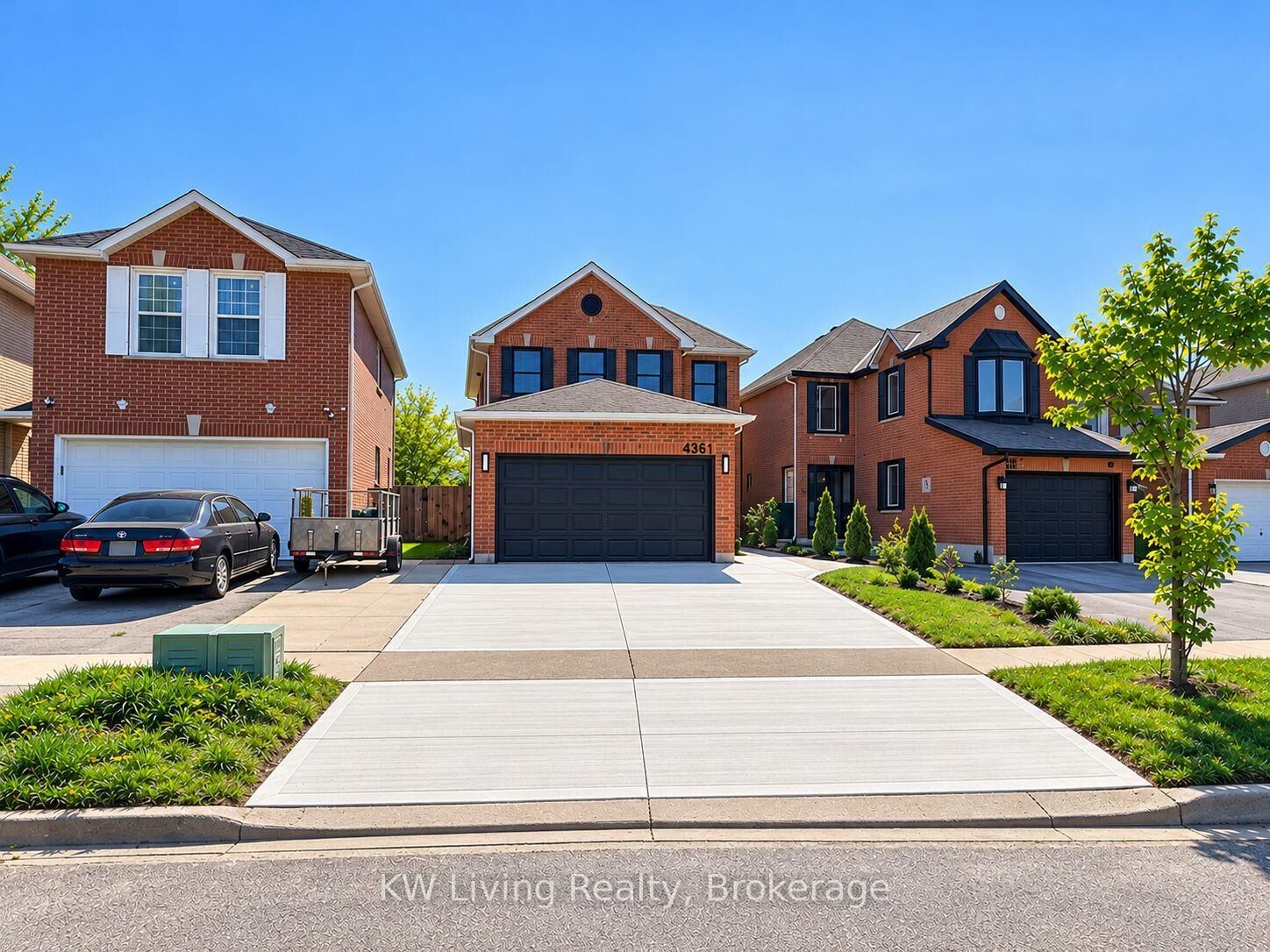 Property Photo:  4361 Violet Road  ON L5V 1J8 