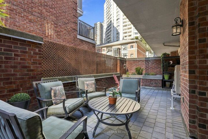 Property Photo:  58 St Nicholas Street  ON M4Y 1W7 