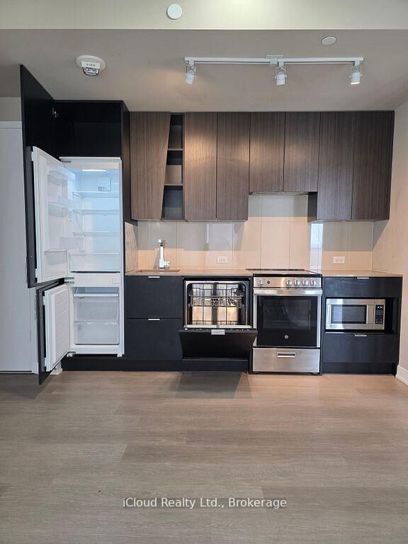 Property Photo:  3883 Quartz Road 3601  ON L5B 0M4 