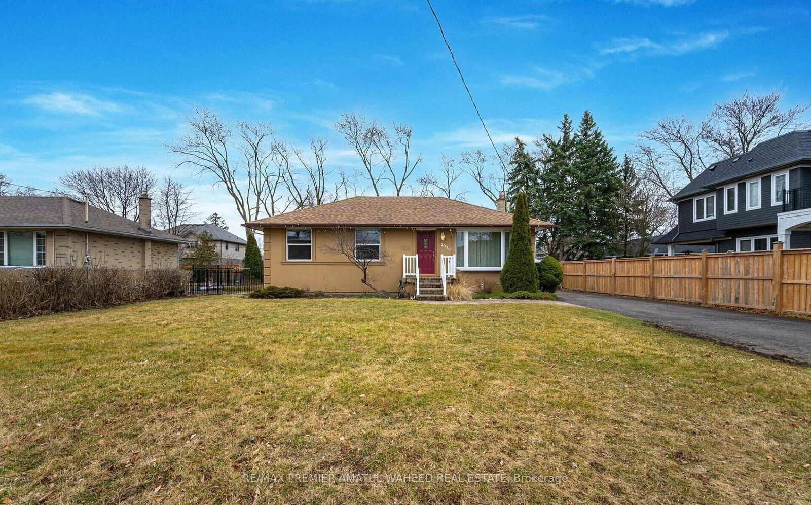 Property Photo:  2036 Constance Drive  ON L6J 2V5 