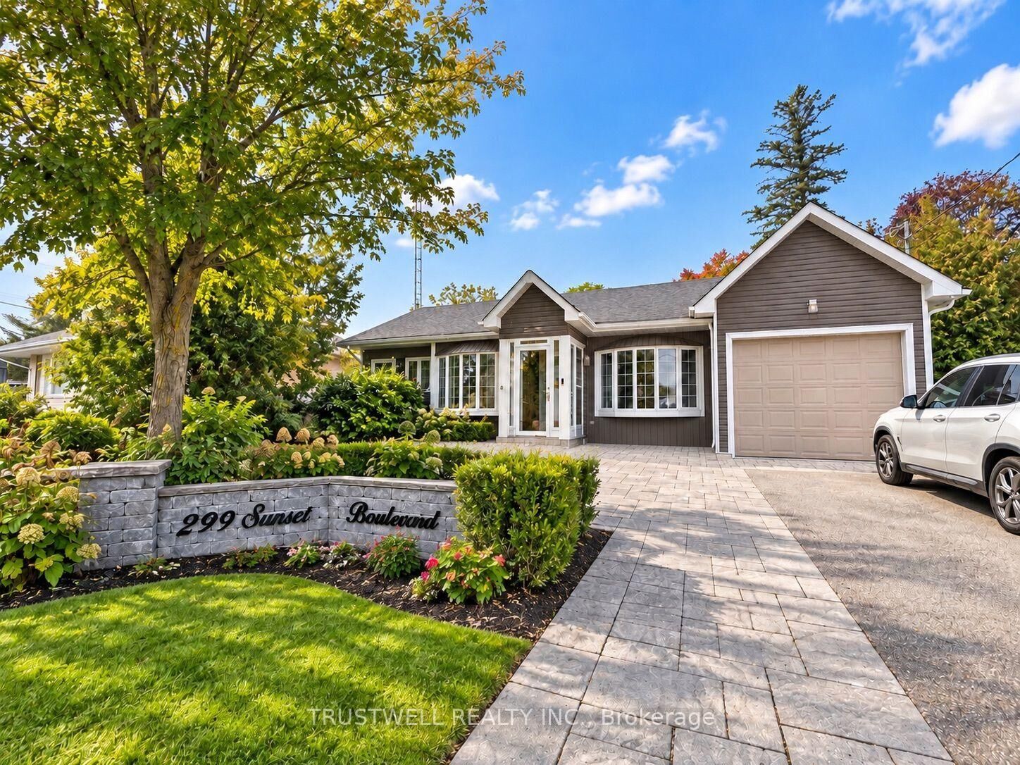 Property Photo:  299 Sunset Boulevard  ON L4A 3A4 