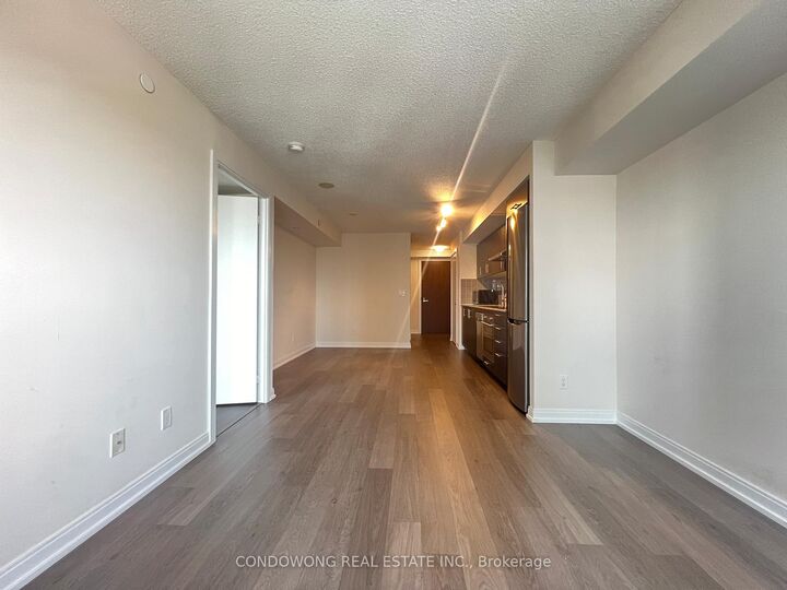 Property Photo:  255 Village Green Square 1701  ON M1S 0L7 
