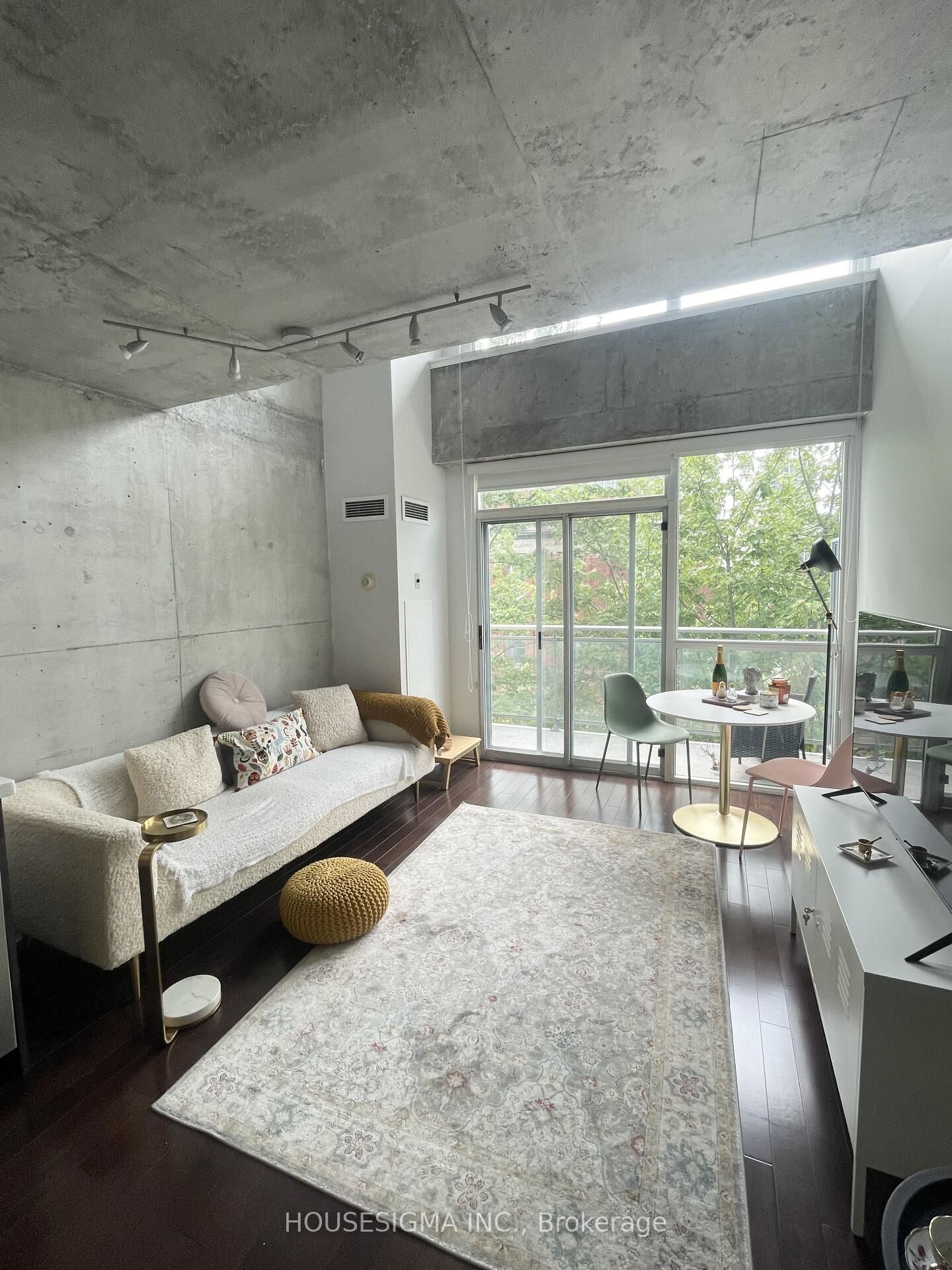 Property Photo:  954 King Street W 513  ON M6K 3L9 