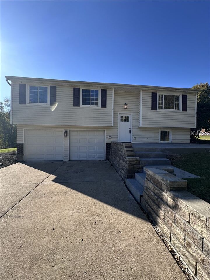 Property Photo: 1048 Barnsley Dr PA 15129