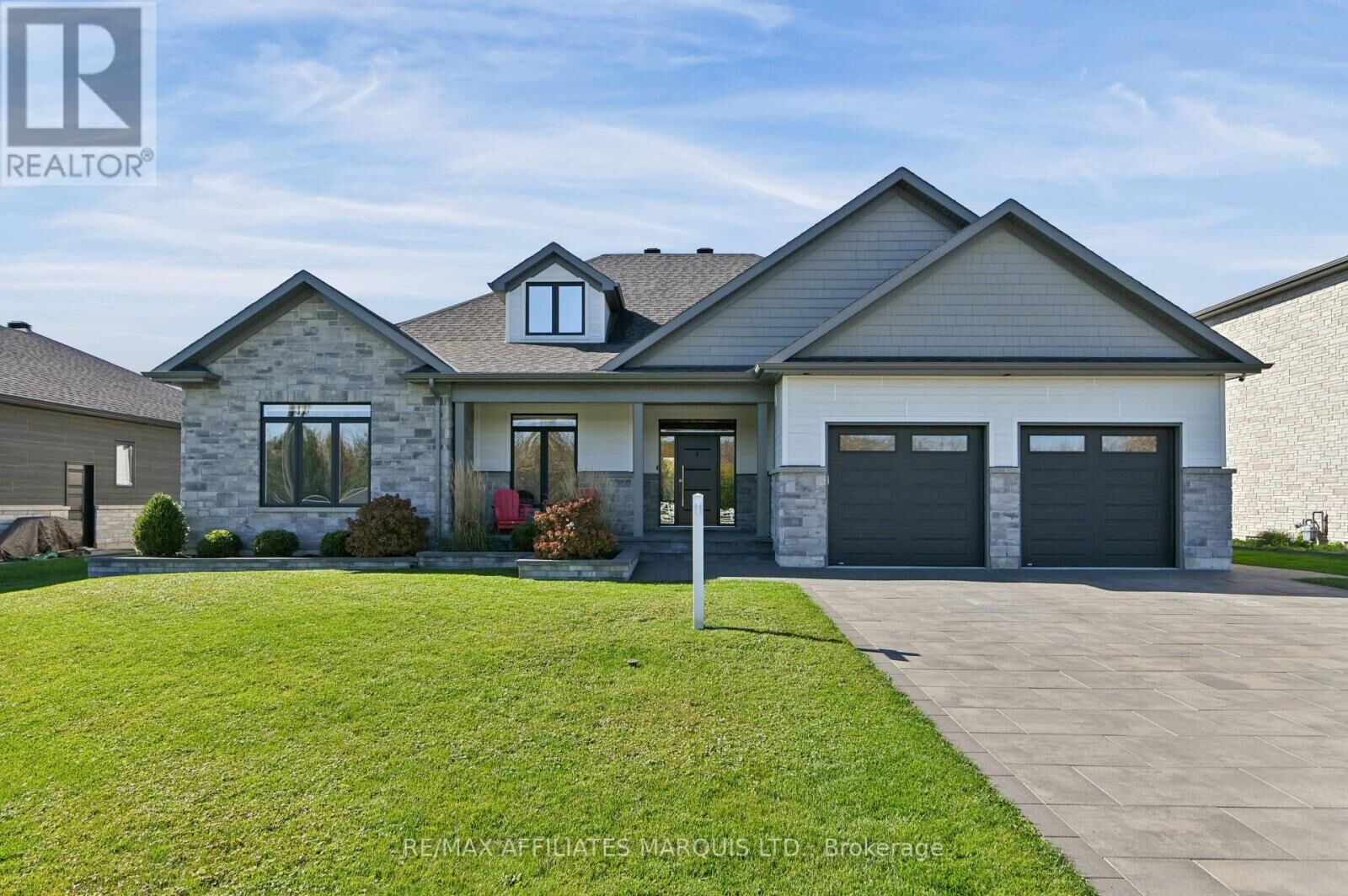 Property Photo: 18163 St Laurent Boulevard ON K6H 7N6