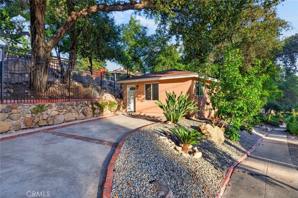 Property Photo:  3302 Crestford  CA 91001 