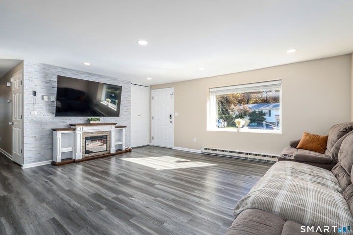 Property Photo:  50 Deering Lane  CT 06706 