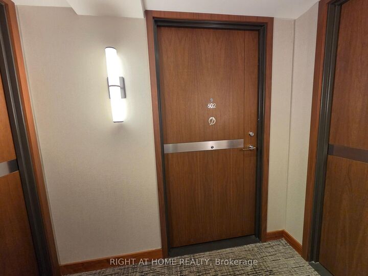 Property Photo:  17 Bathurst Street 602  ON M5V 0N1 