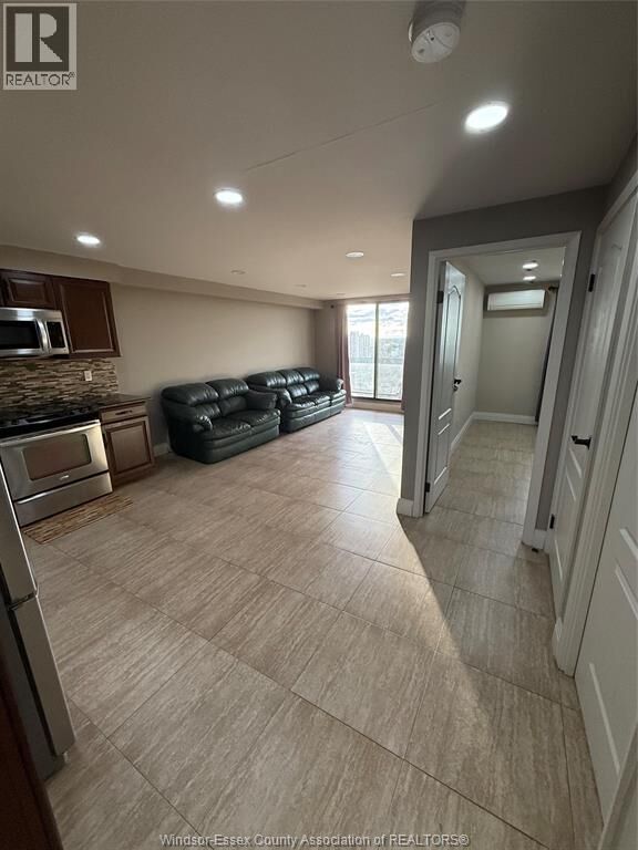 Property Photo:  150 Park 1711  ON N9A 7A2 
