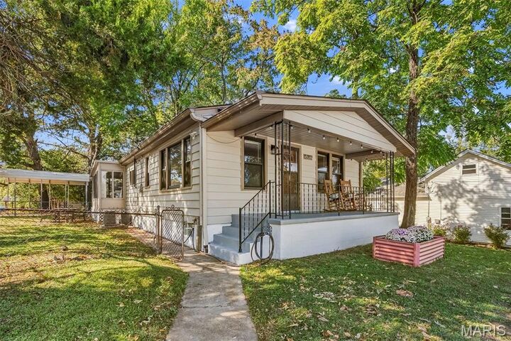 Property Photo: 5302 Heege Road MO 63123