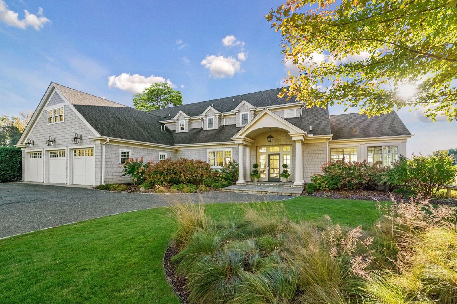 Property Photo:  1105 Ferndale Road W  MN 55391 