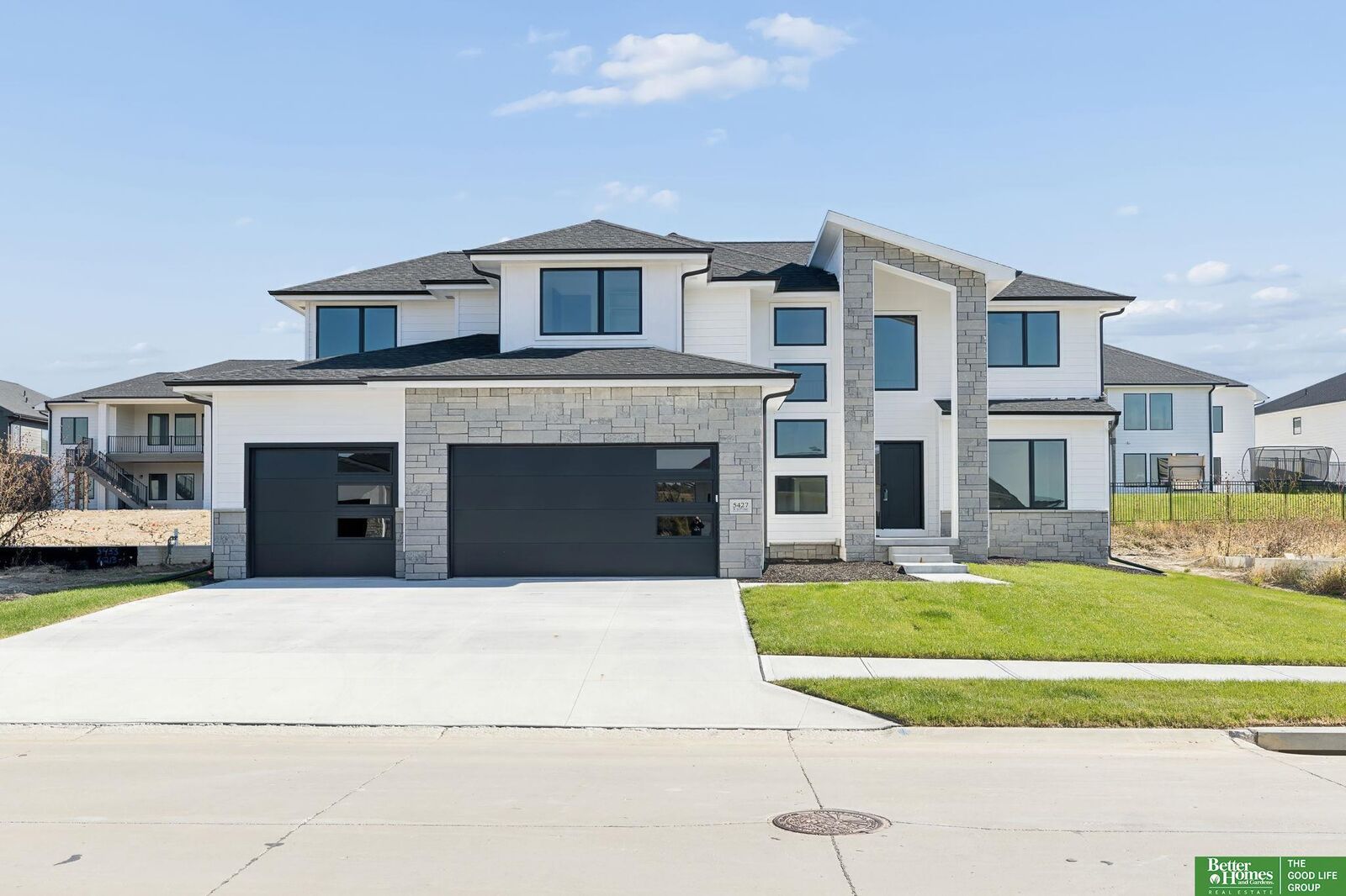 Property Photo:  5427 N 213th Avenue  NE 68022 
