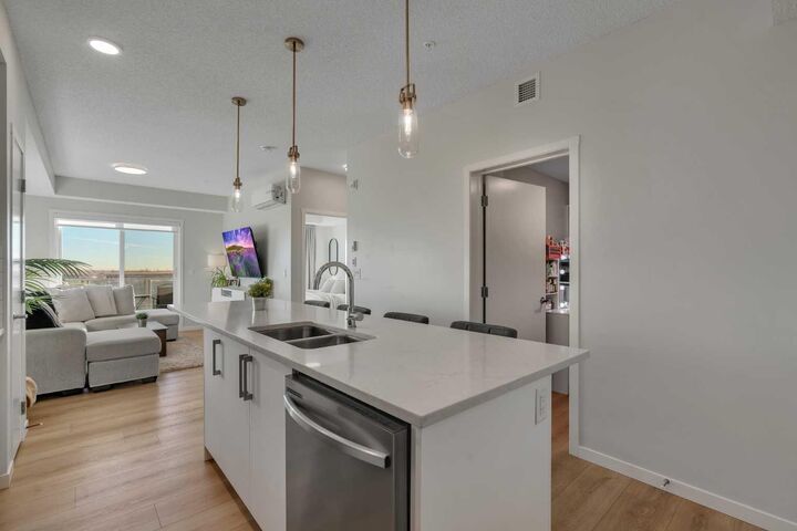 Property Photo: 550 Belmont Street SW 3211 AB T2X 5Y9