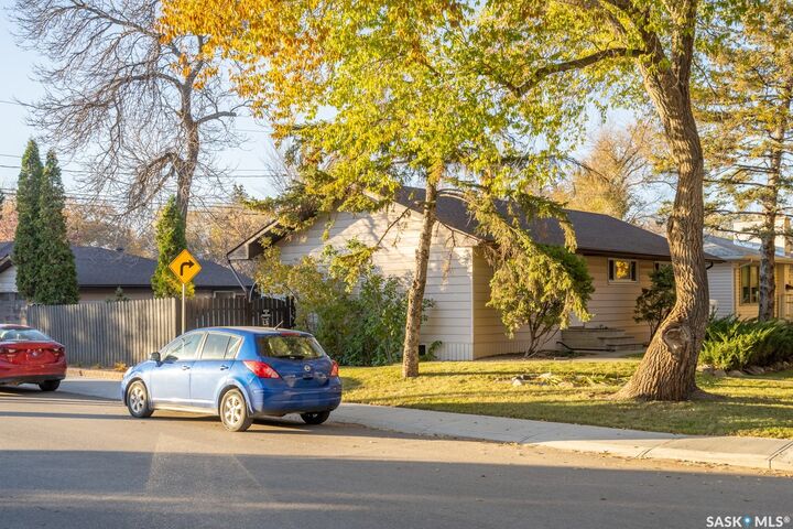 Property Photo:  224 Frontenac Drive  SK S4S 3B5 