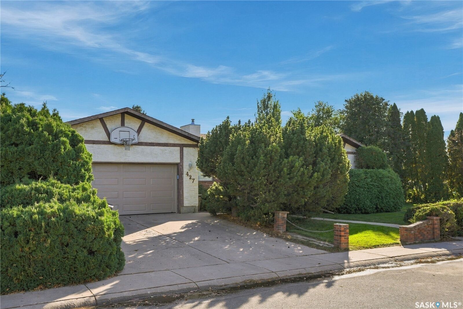 Property Photo:  427 Poth Way  SK S7M 4V8 