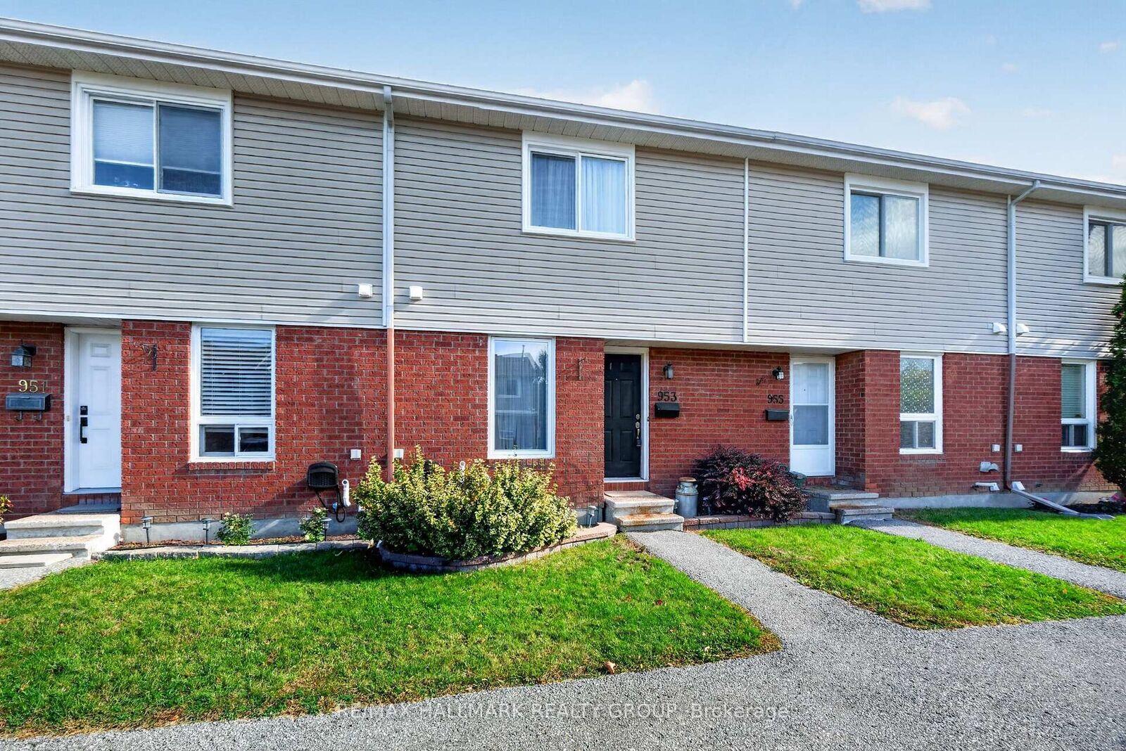 Property Photo: 953 Cookshire Crescent 38 ON K4A 3K3