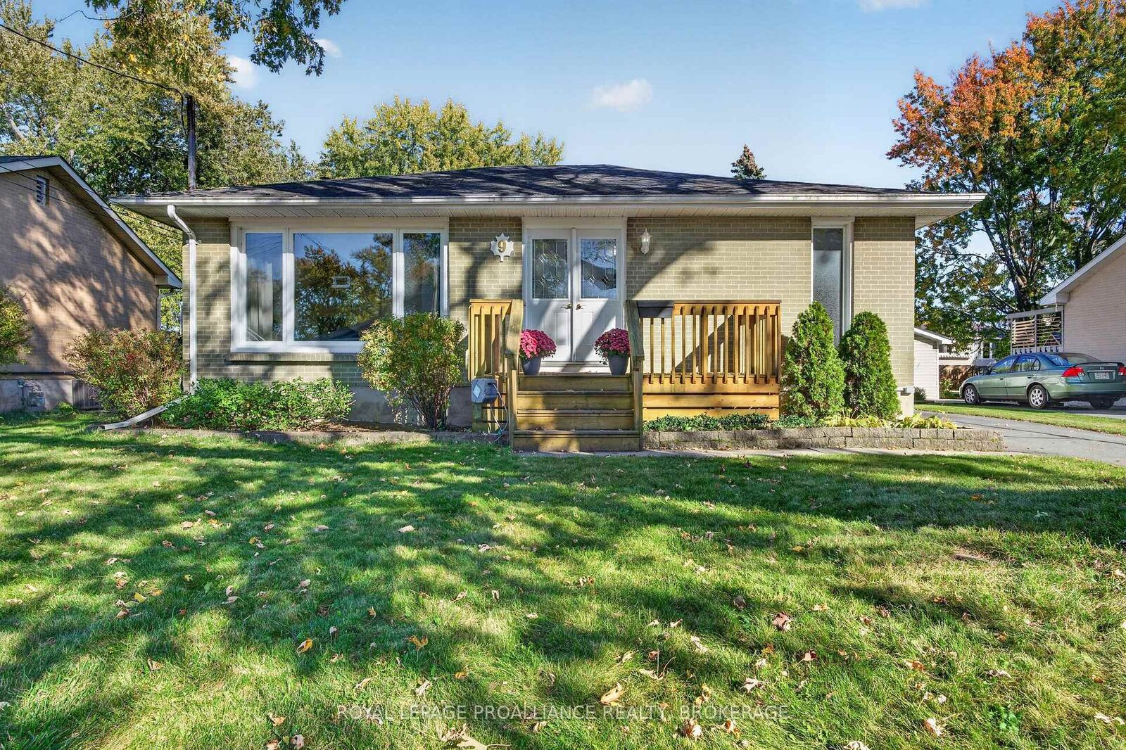 Property Photo:  9 Henry Crescent  ON K7N 1G3 
