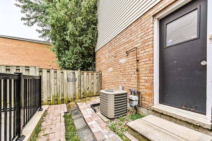 Property Photo:  54 Chapel Park Square  ON M1V 2S5 