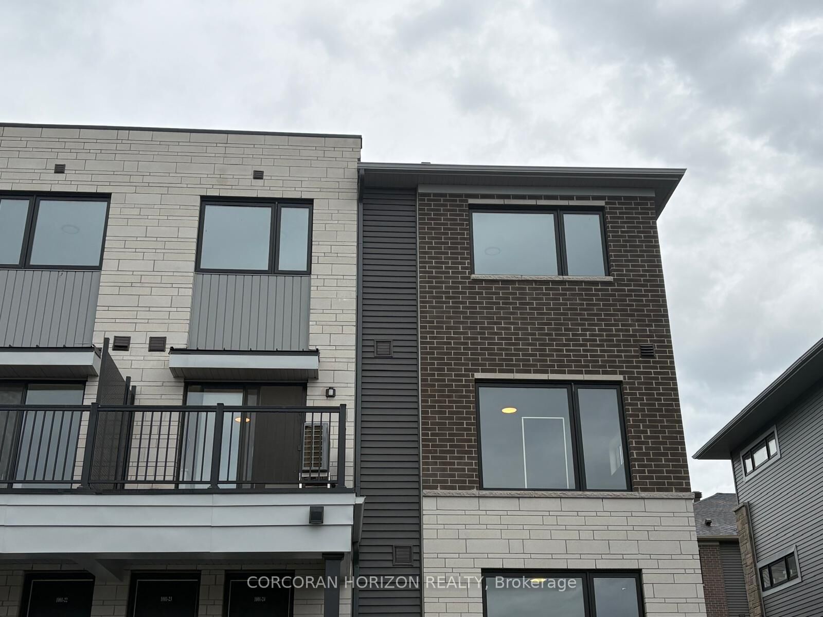 Property Photo: 1001 Glenroy Gilbert Drive 23 ON K2J 7N9