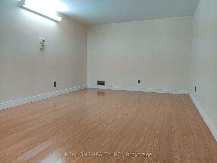 Property Photo:  93 Southdale Drive Upper  ON L3P 1K1 