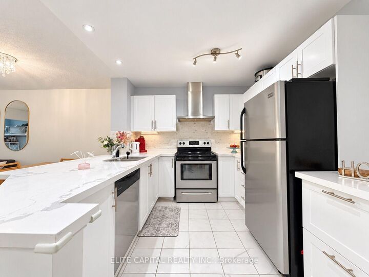 Property Photo:  326 Major Mackenzie Drive E 115  ON L4C 8T4 