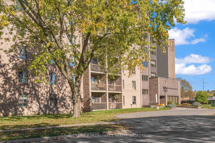 Property Photo:  17 Eldon Hall Place 615  ON K7M 7H5 