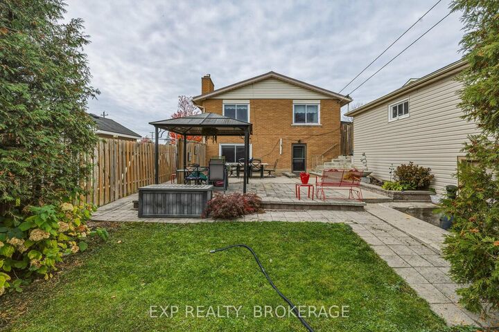 Property Photo:  121 Butler Street E  ON K7K 5A5 
