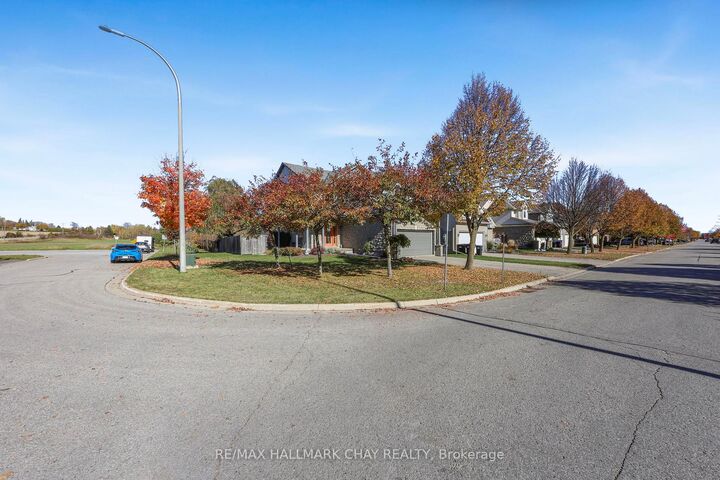 Property Photo: 2 Shephard Avenue ON L9R 2E6