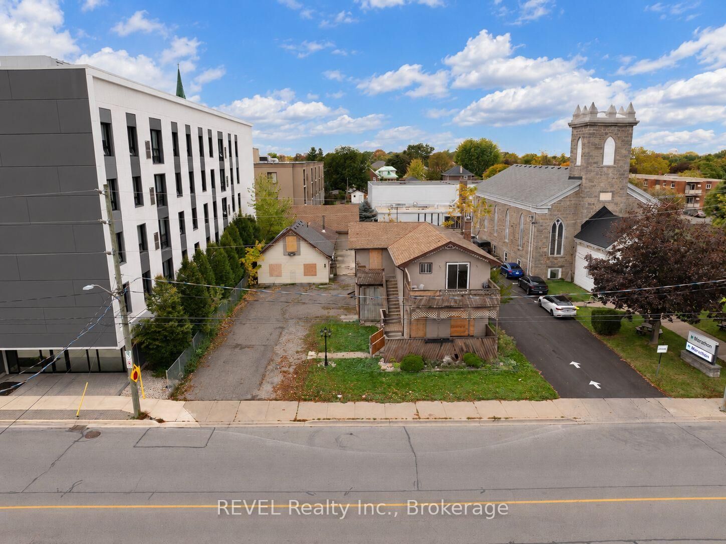 Property Photo: 21 Pine Street S ON L2V 3L1