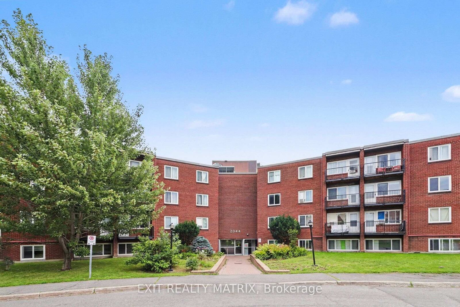 Property Photo:  2044 Arrowsmith Drive 203 C  ON K1J 7V8 